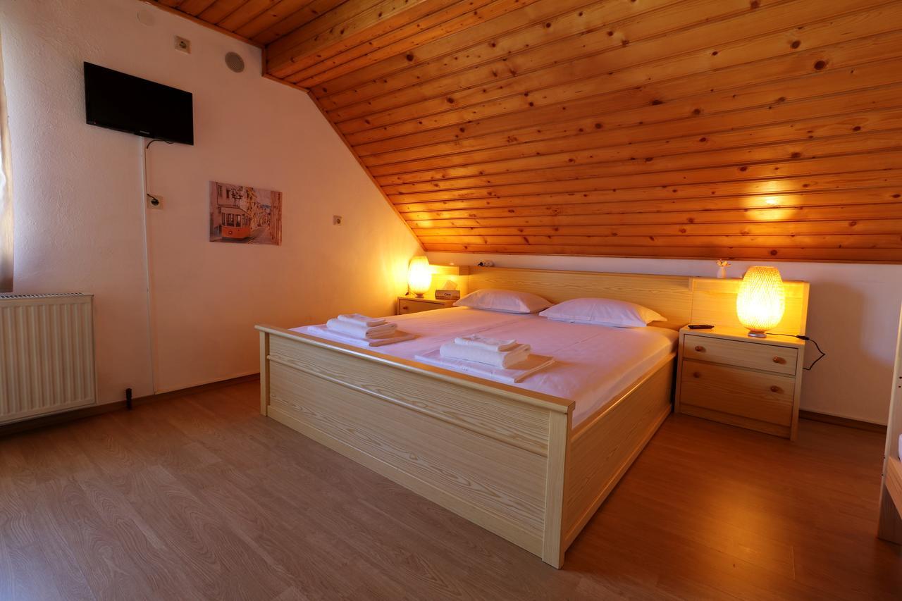 Bed and Breakfast Casa 193 Motorcycle Friends Sibiu Esterno foto